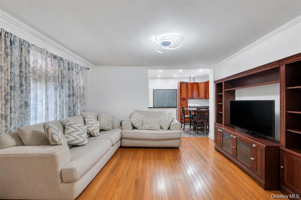 10530 Van Wyck Expressway