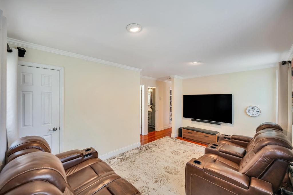 260 9th Street