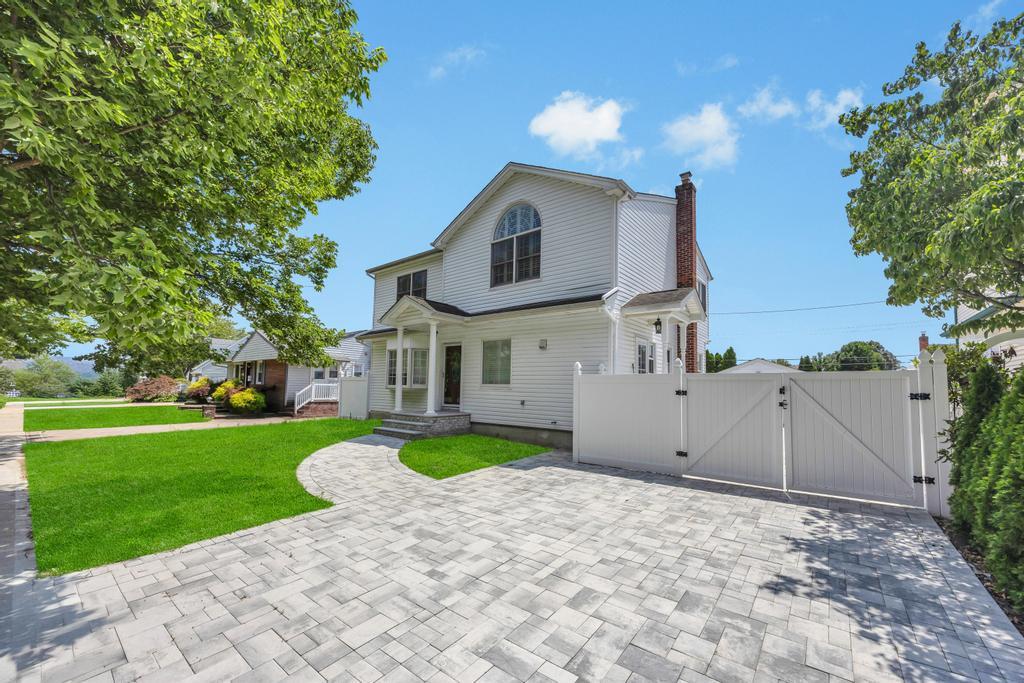 32 Cornell Avenue