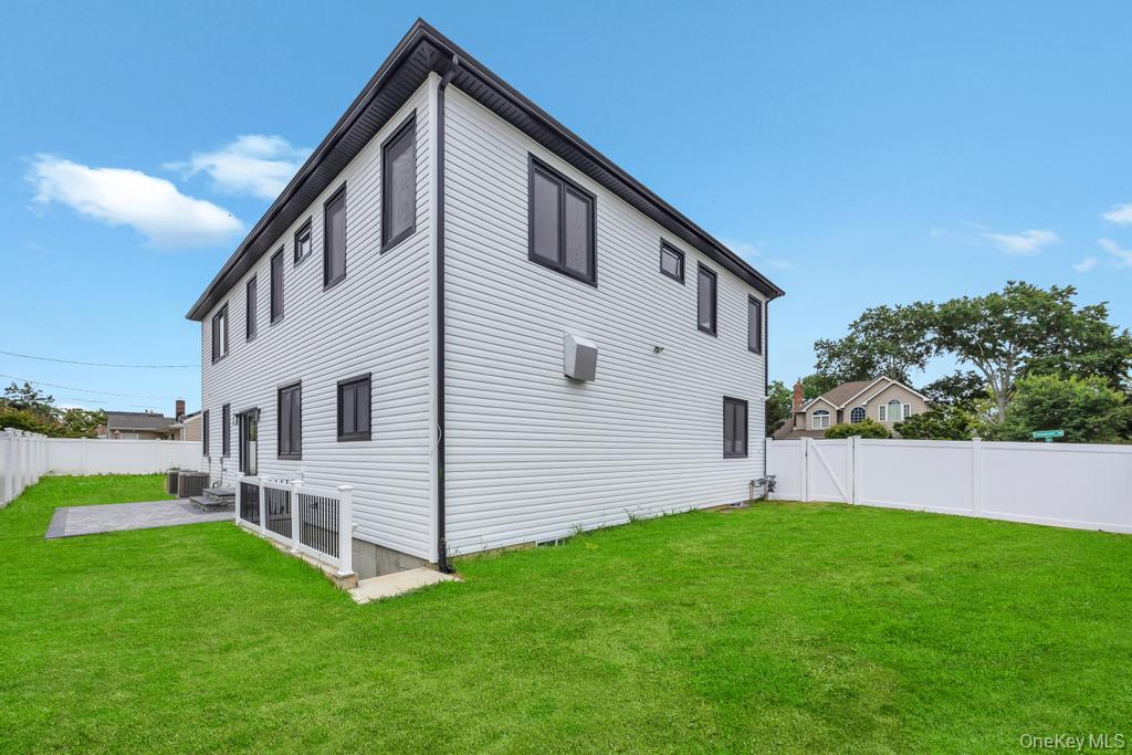 472 Farmranch Road E