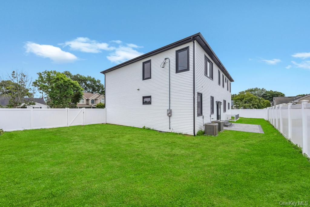 472 Farmranch Road E