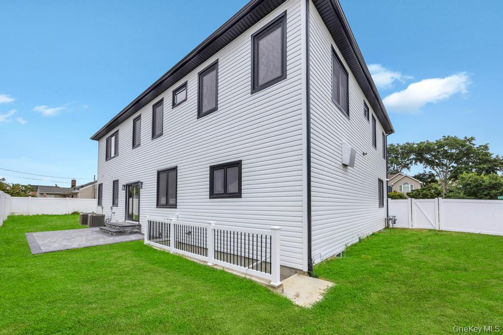472 Farmranch Road E