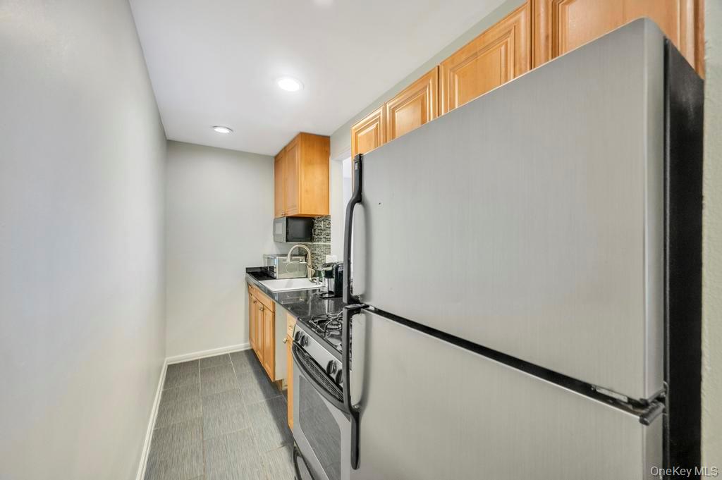 101 Lincoln Avenue Unit: 1f