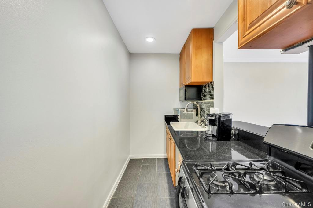 101 Lincoln Avenue Unit: 1f