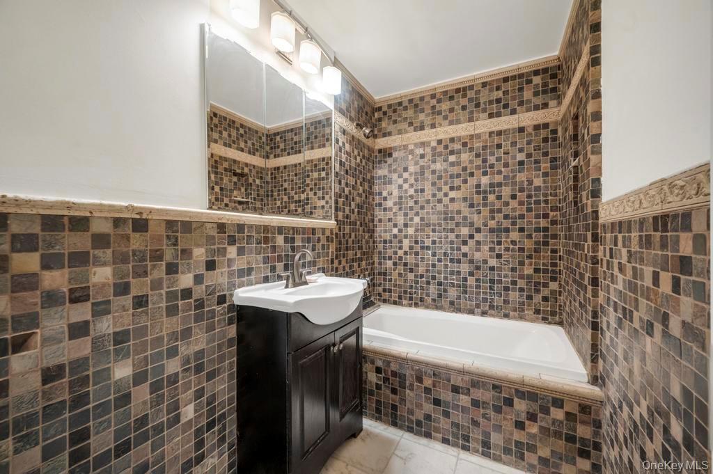 101 Lincoln Avenue Unit: 1f