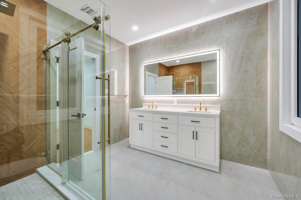 472 Farmranch Road E