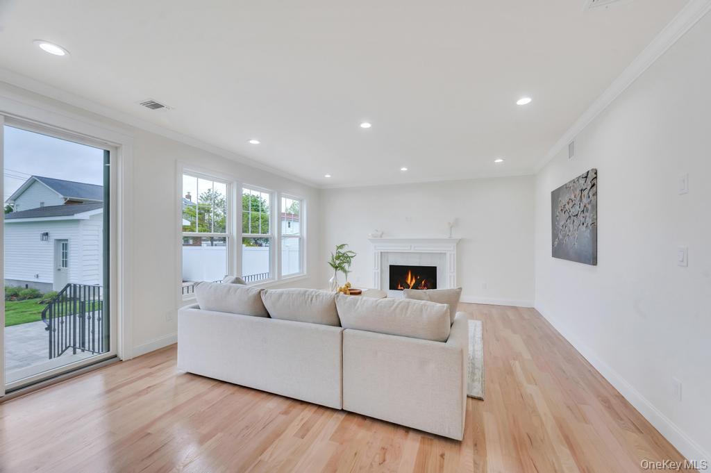 85 West Avenue