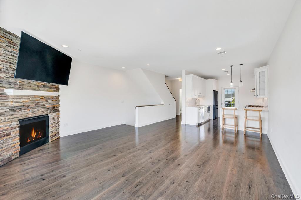 18 Hearthstone Court