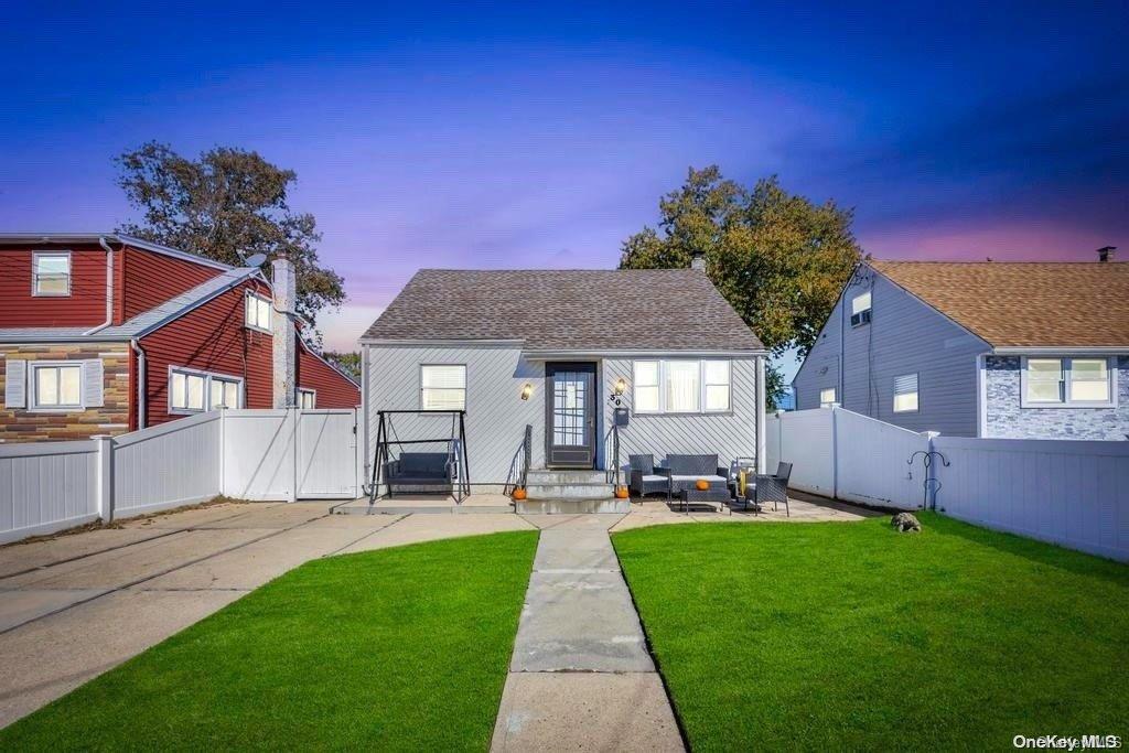 30 W Clearwater Road