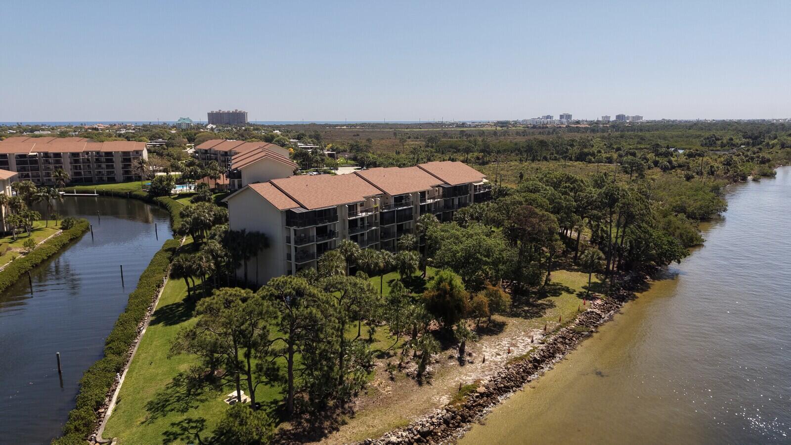 1001 Seafarer Circle 405