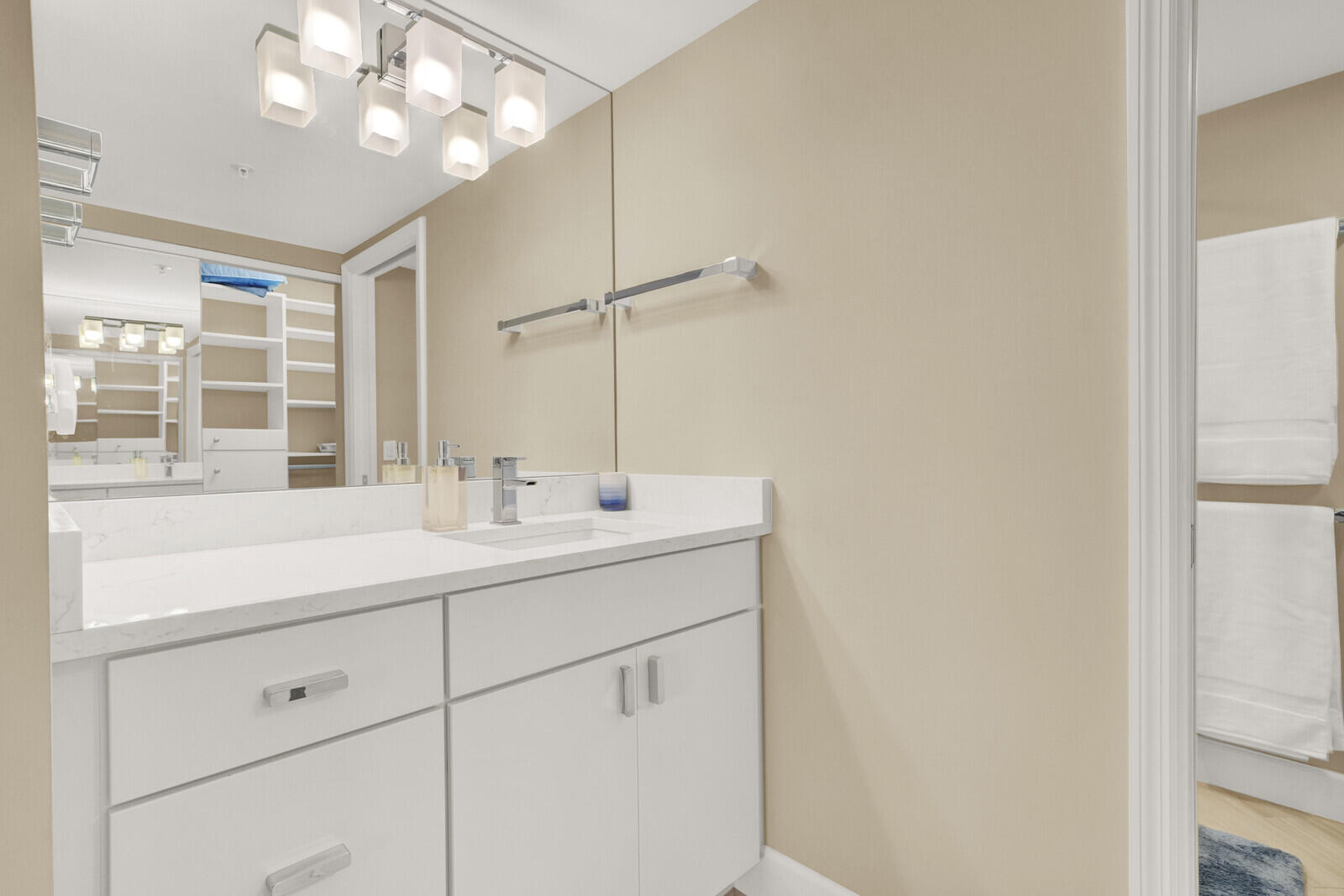 1001 Seafarer Circle 405