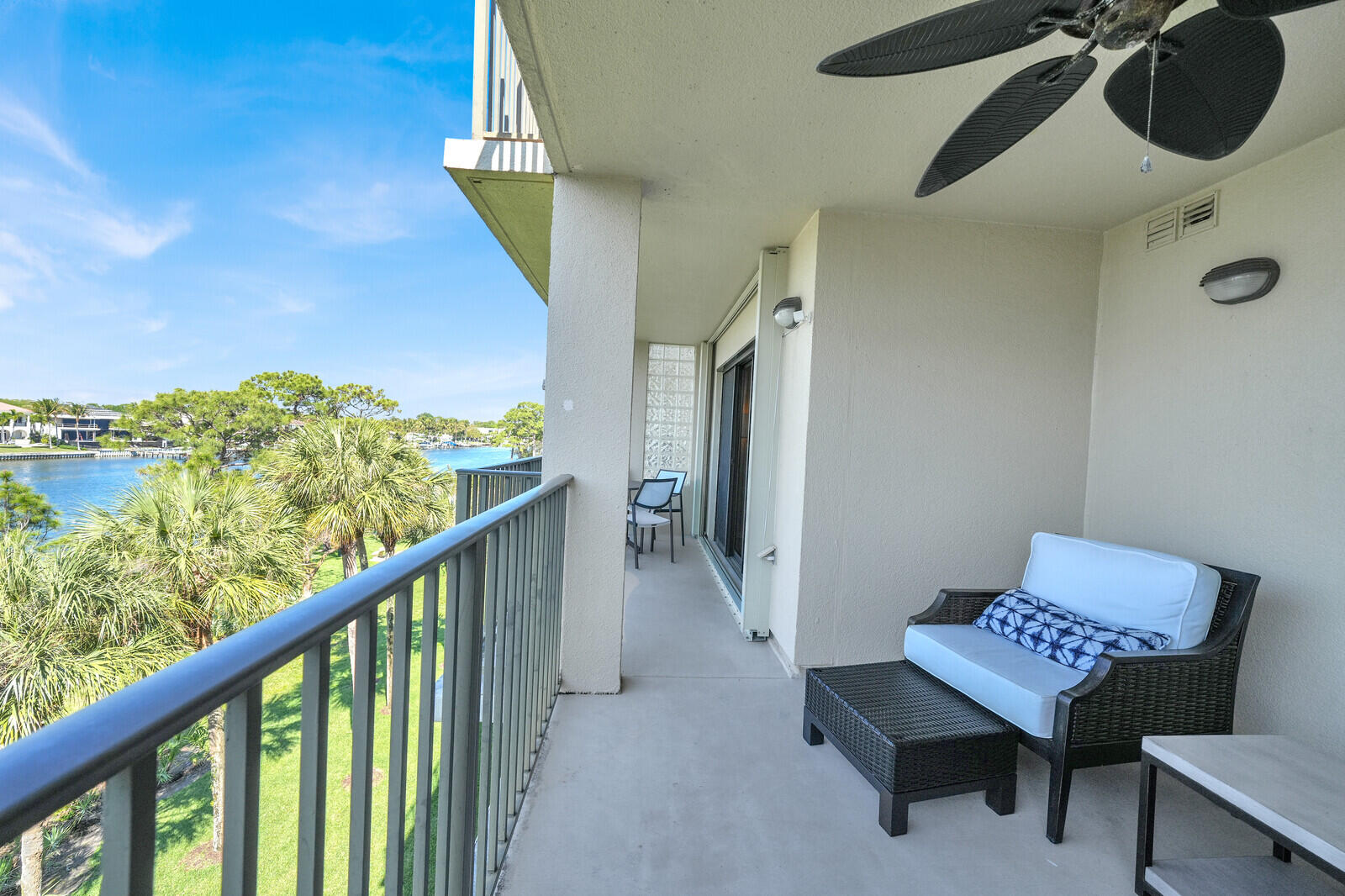 1001 Seafarer Circle 405