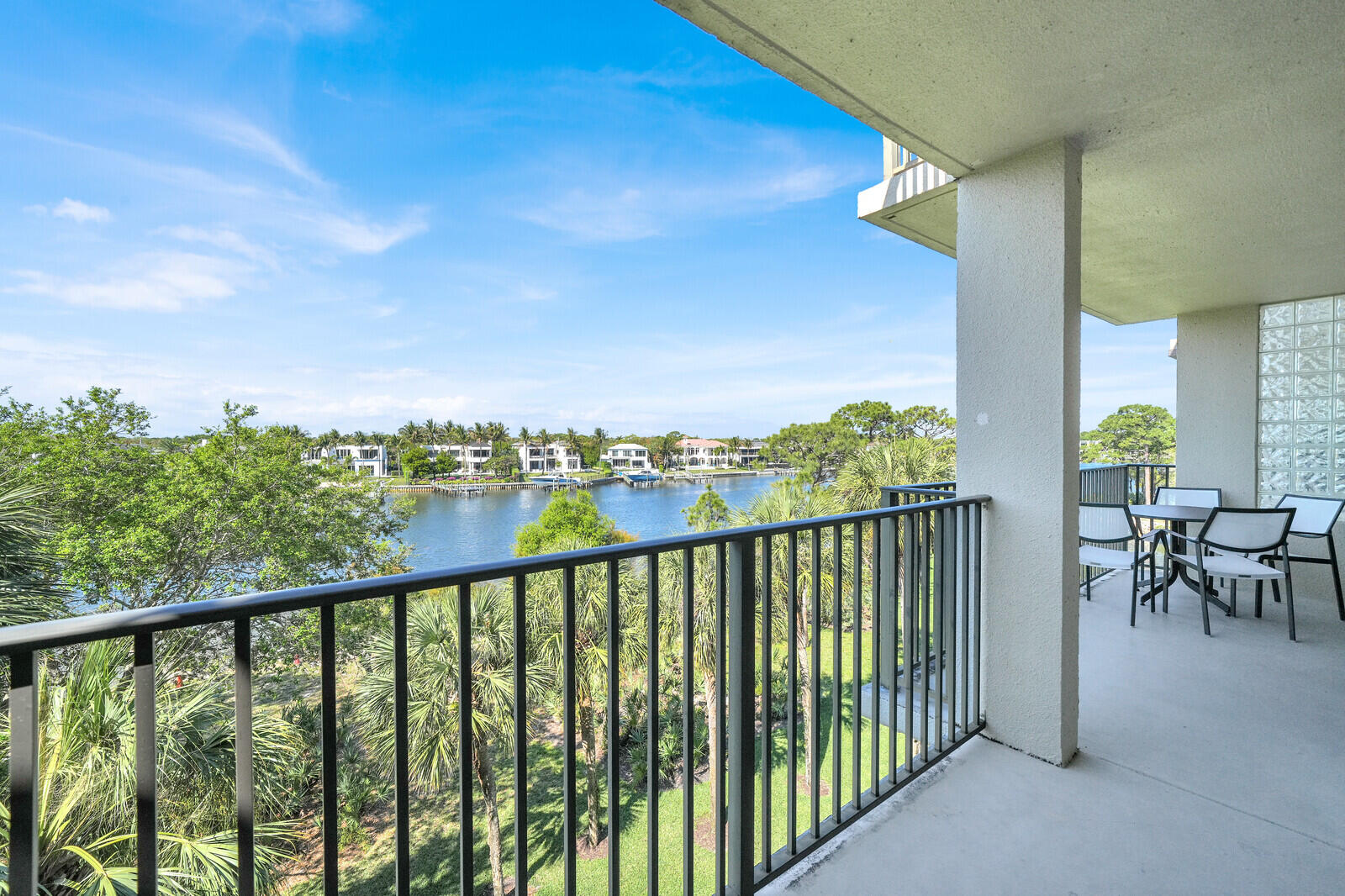 1001 Seafarer Circle 405
