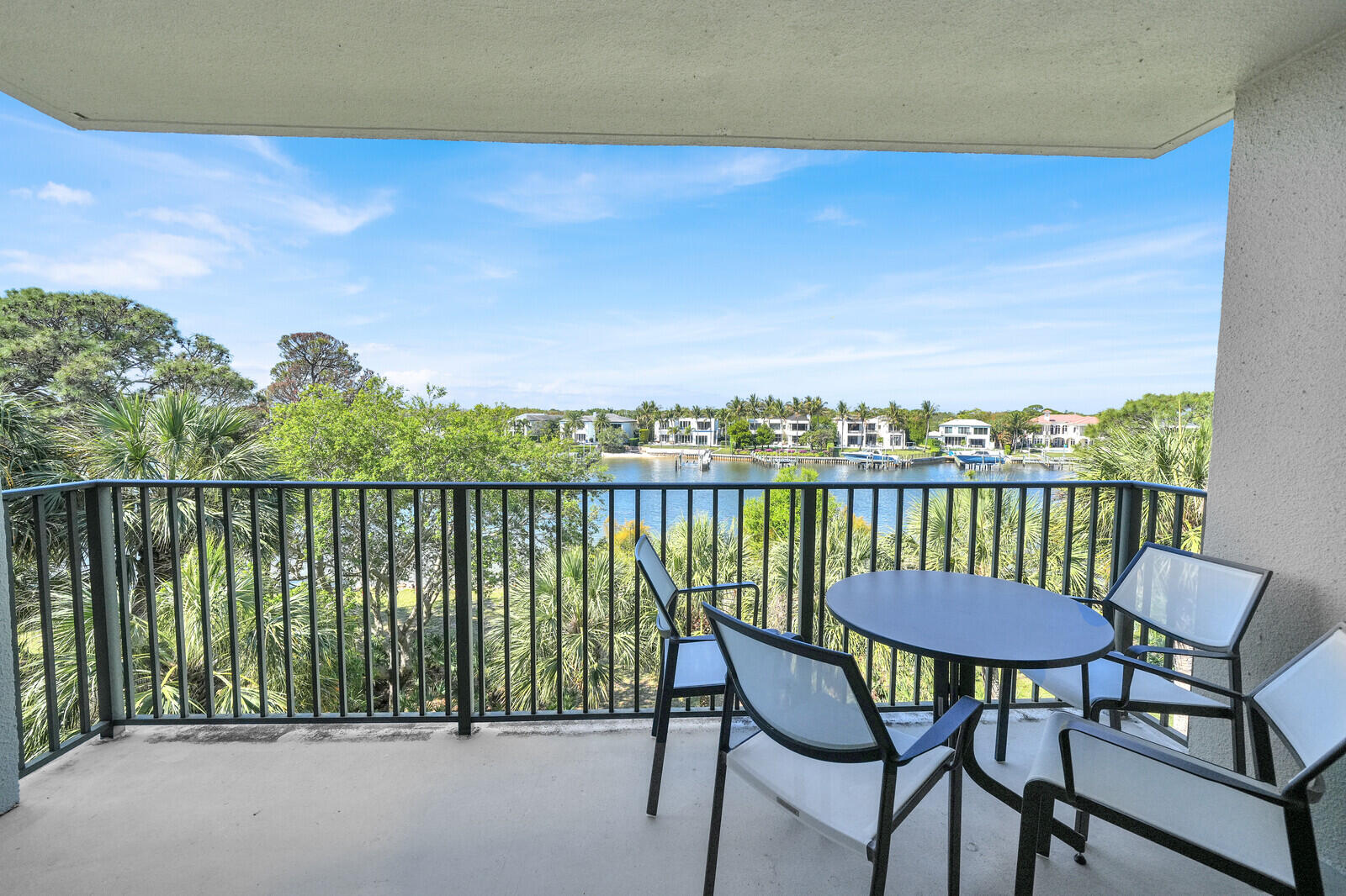 1001 Seafarer Circle 405