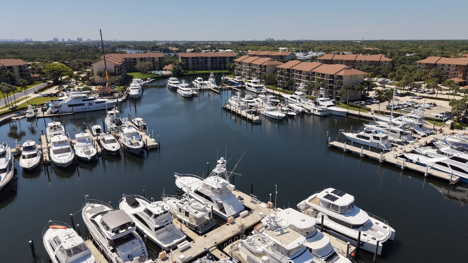 1001 Seafarer Circle 405