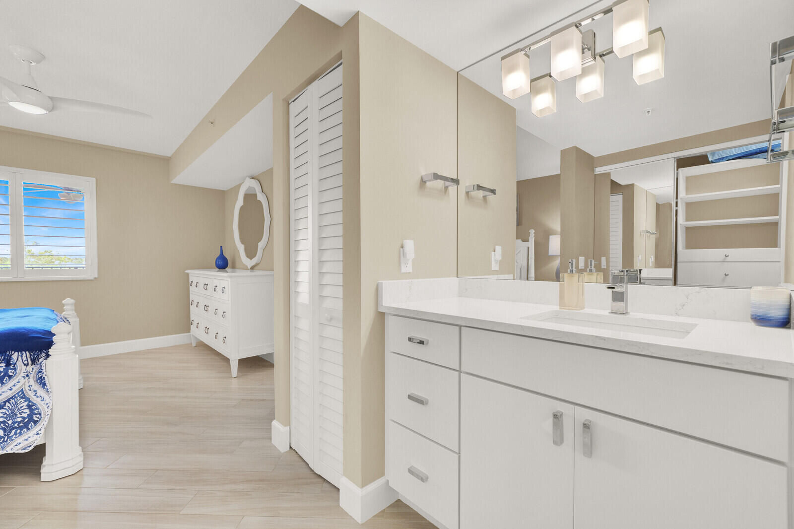 1001 Seafarer Circle 405