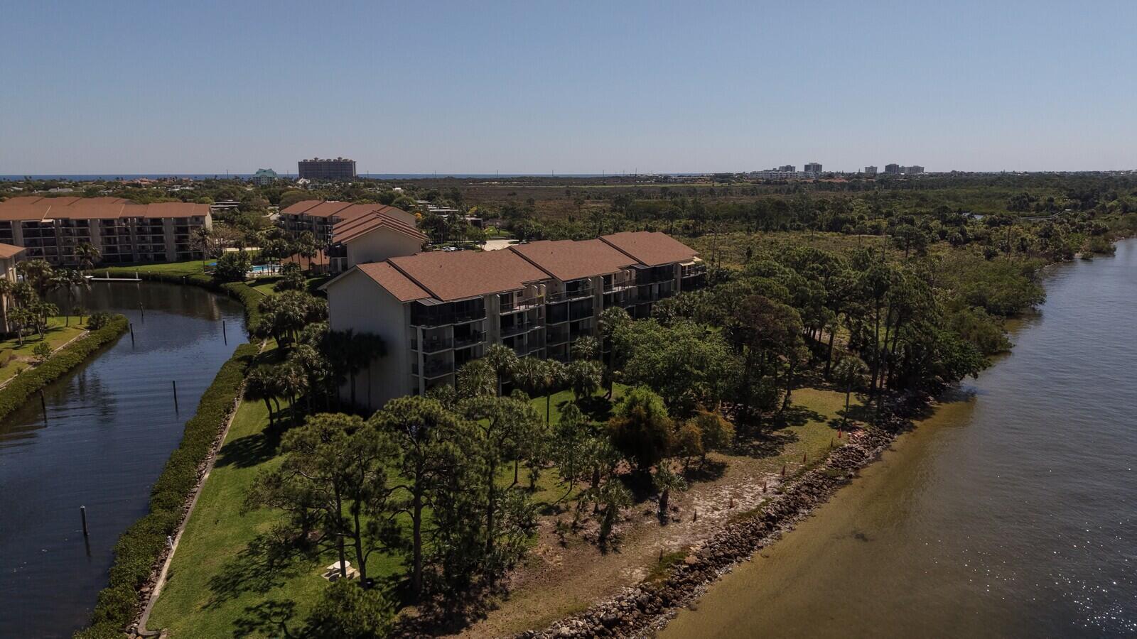 1001 Seafarer Circle 405