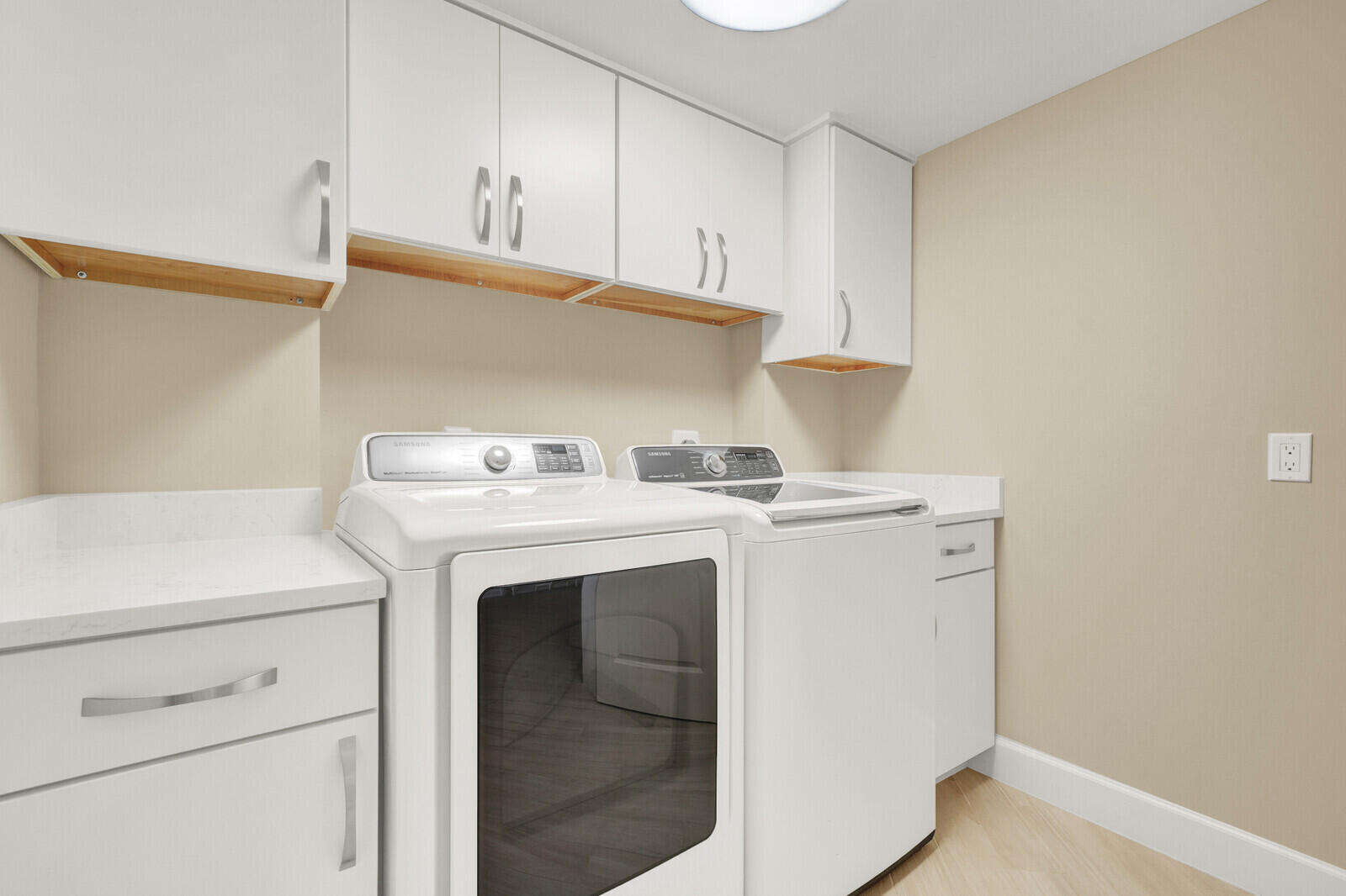 1001 Seafarer Circle 405