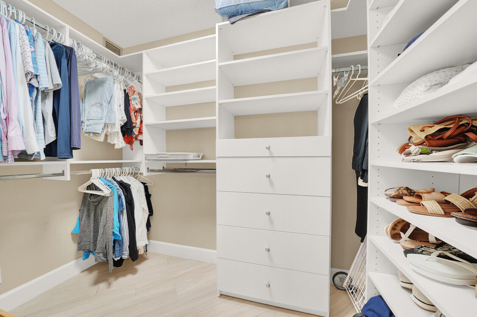 1001 Seafarer Circle 405