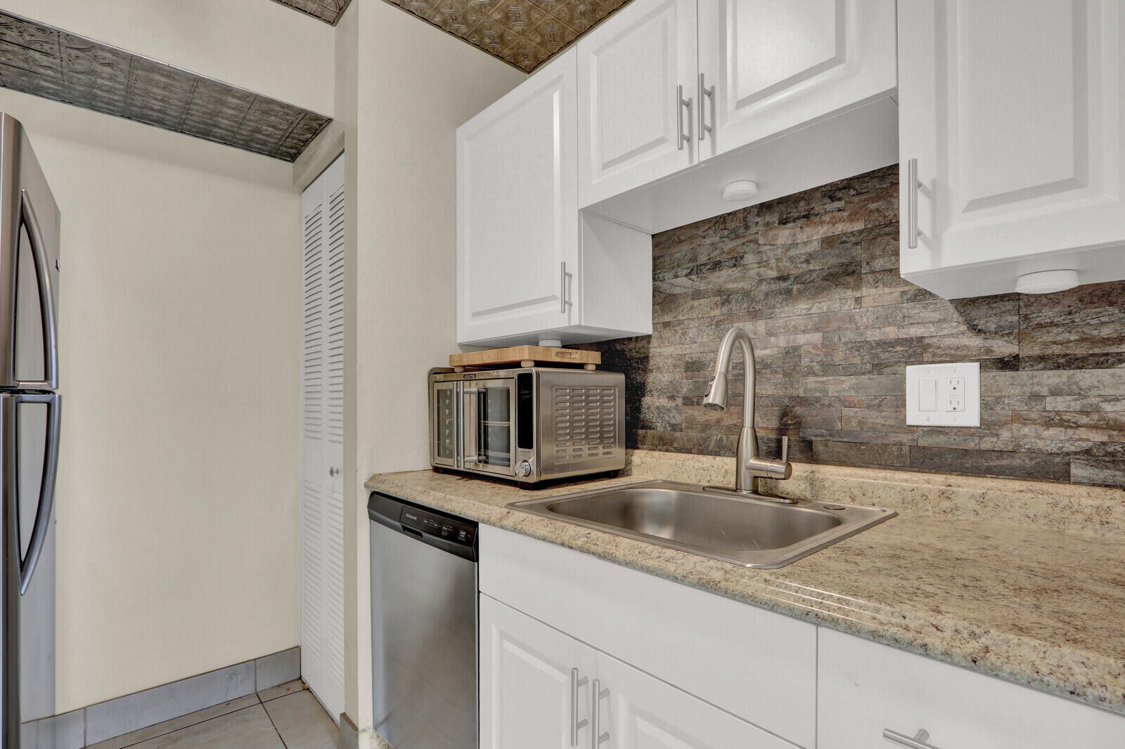 2116 Sherwood Forest Boulevard 28
