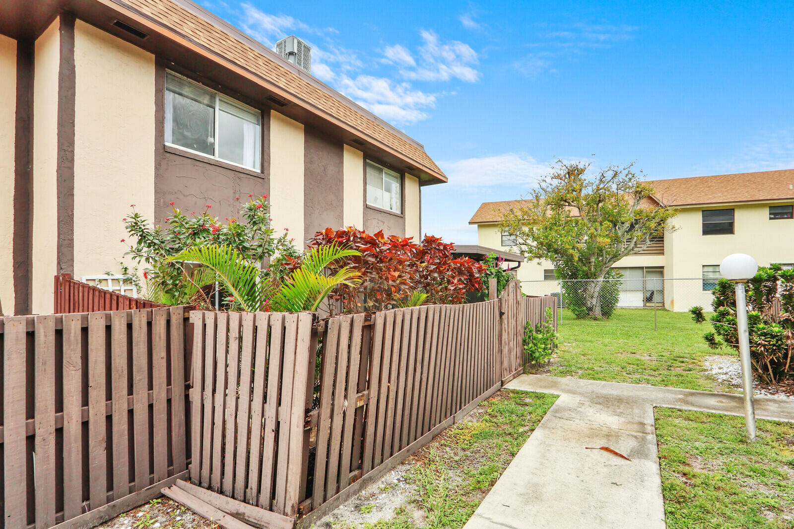 2116 Sherwood Forest Boulevard 28