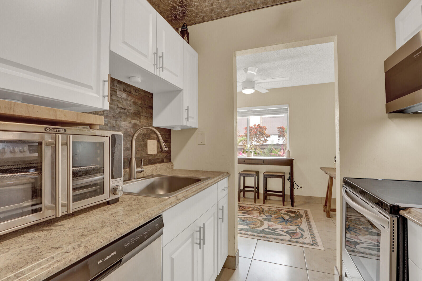 2116 Sherwood Forest Boulevard 28
