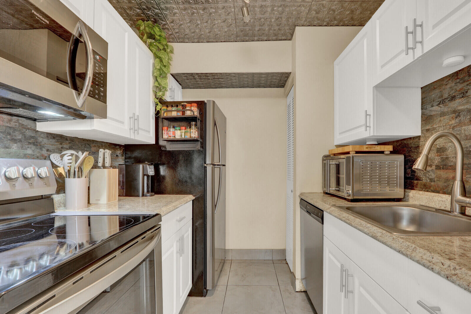 2116 Sherwood Forest Boulevard 28
