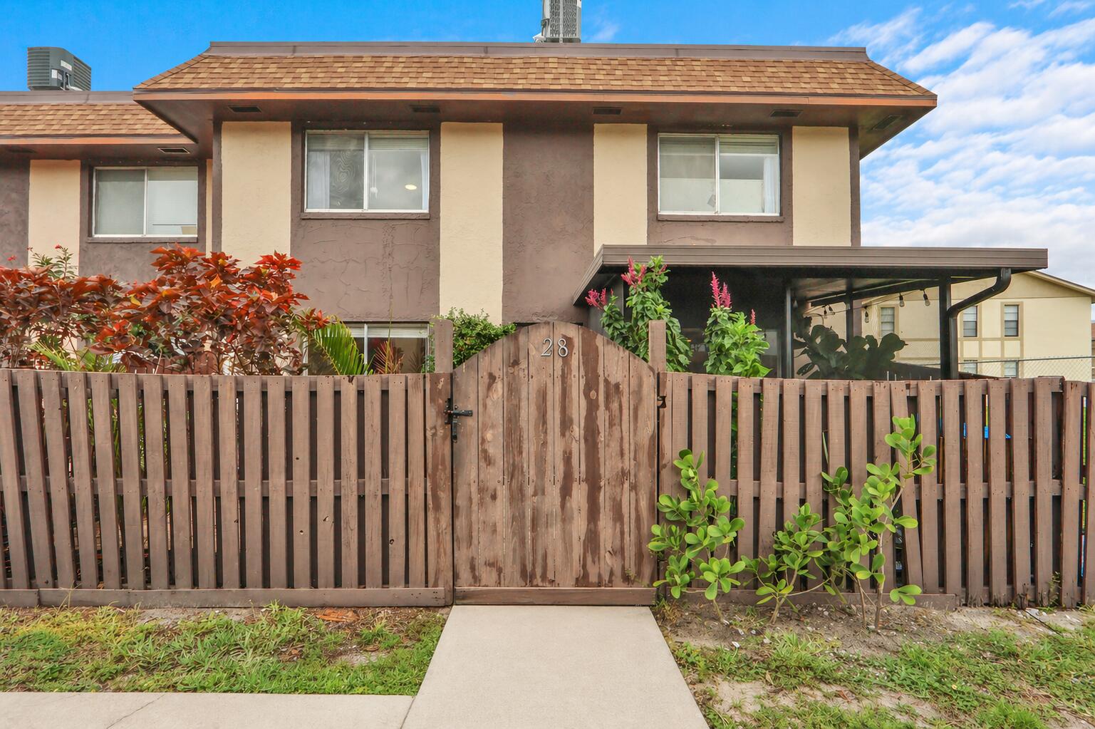 2116 Sherwood Forest Boulevard 28