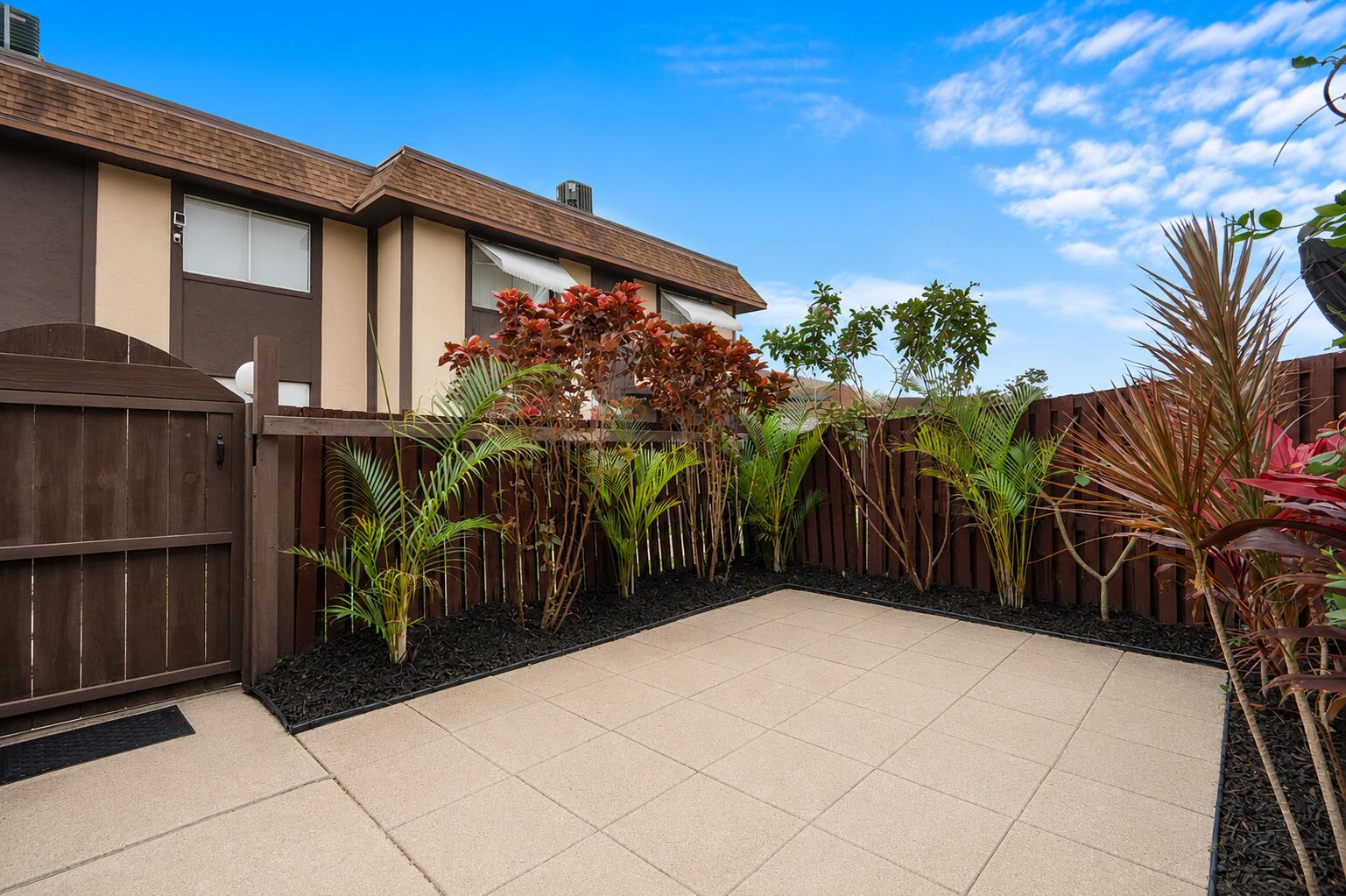 2116 Sherwood Forest Boulevard 28
