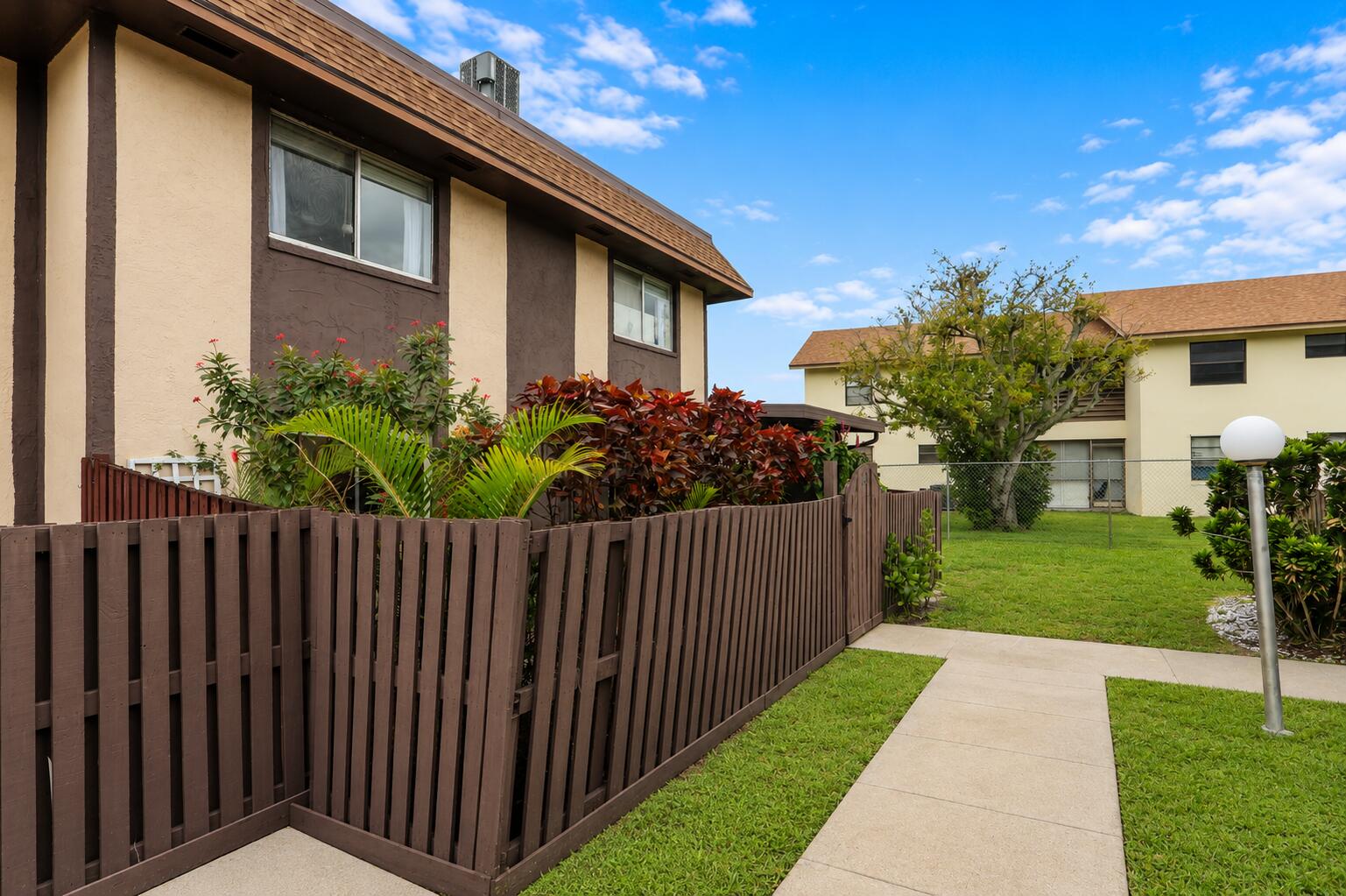 2116 Sherwood Forest Boulevard 28