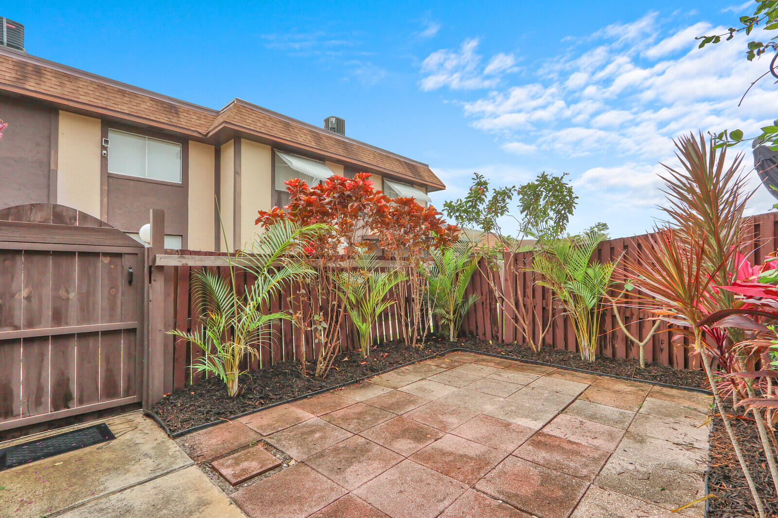 2116 Sherwood Forest Boulevard 28
