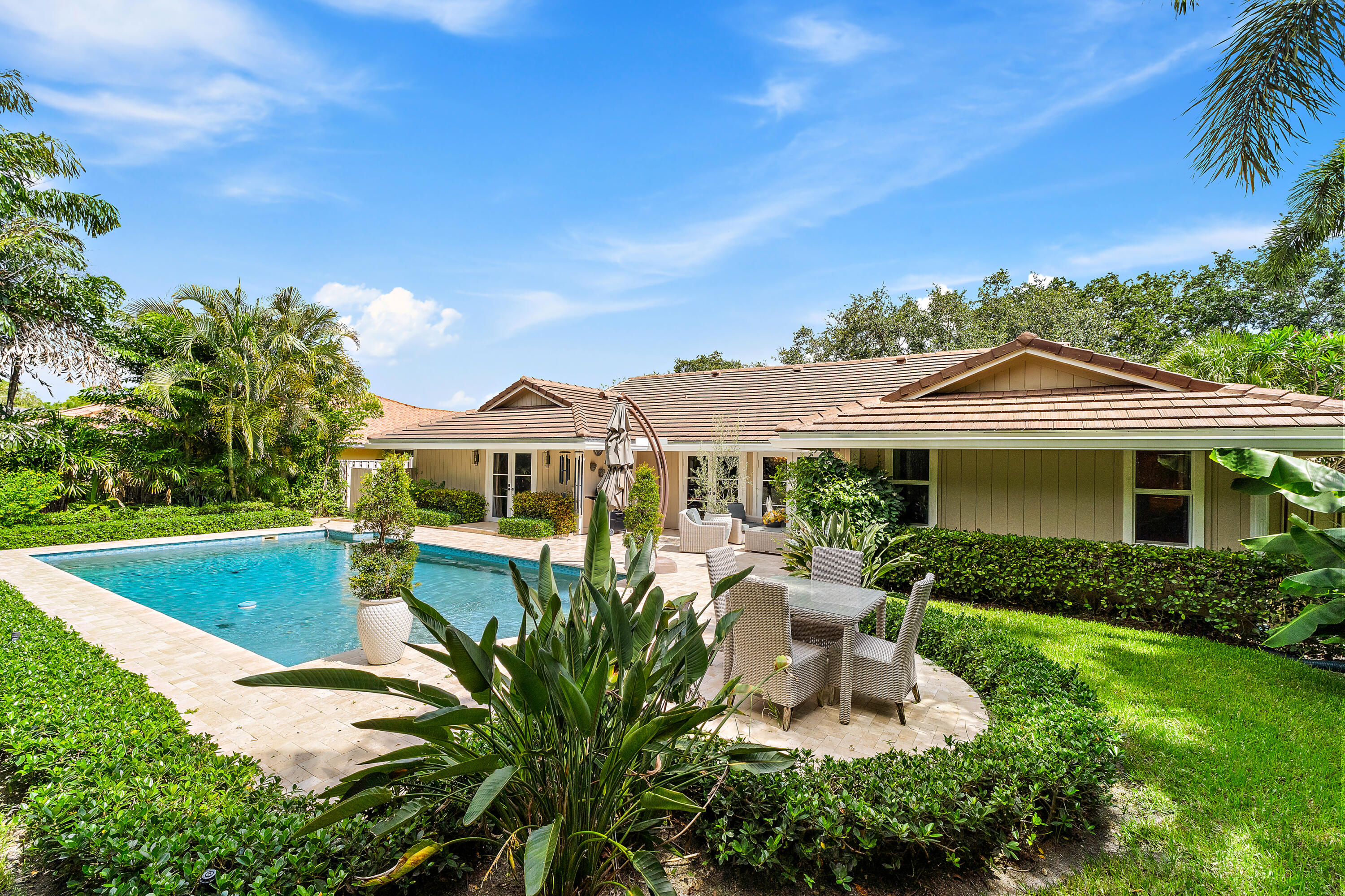 10 Bentwood Road