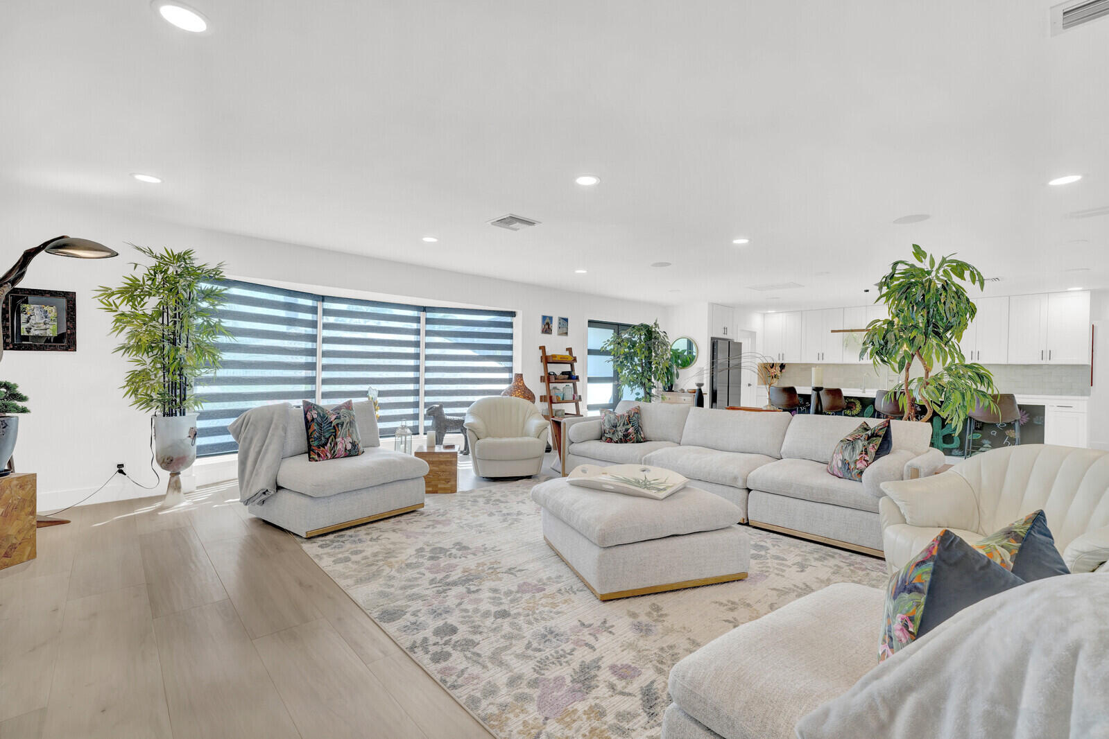10644 Avenue Of The