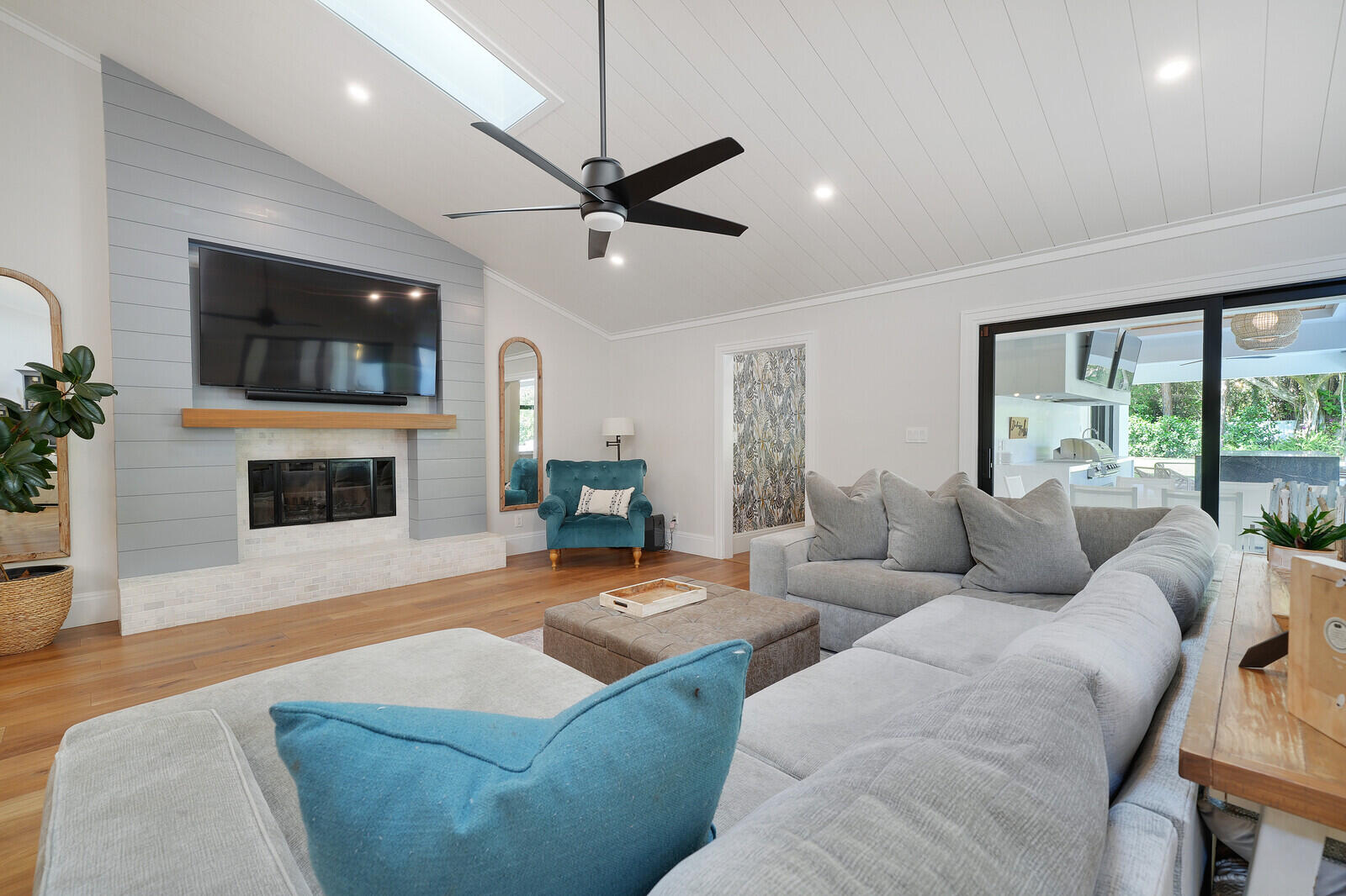 19526 W Trails End Terrace