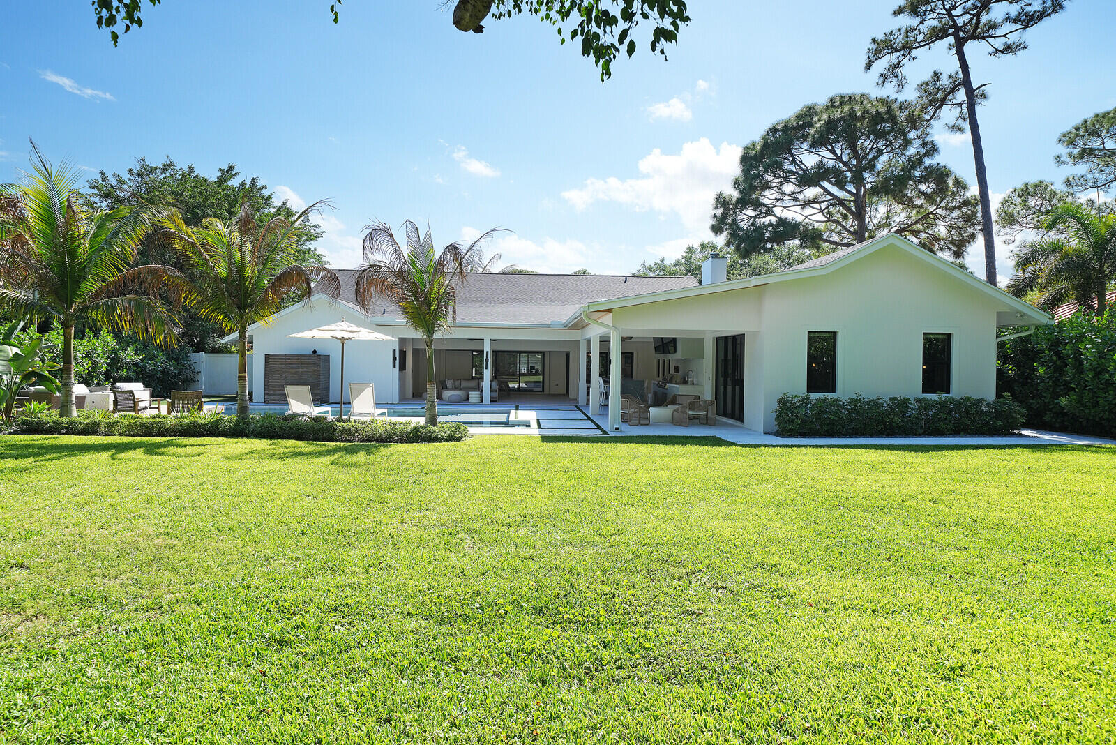 19526 W Trails End Terrace