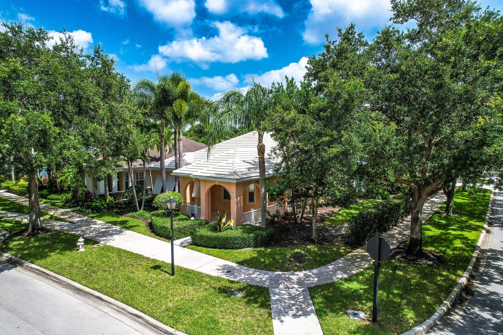 1825 Dakota Drive