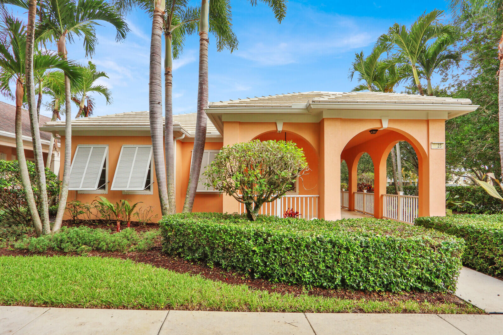1825 Dakota Drive