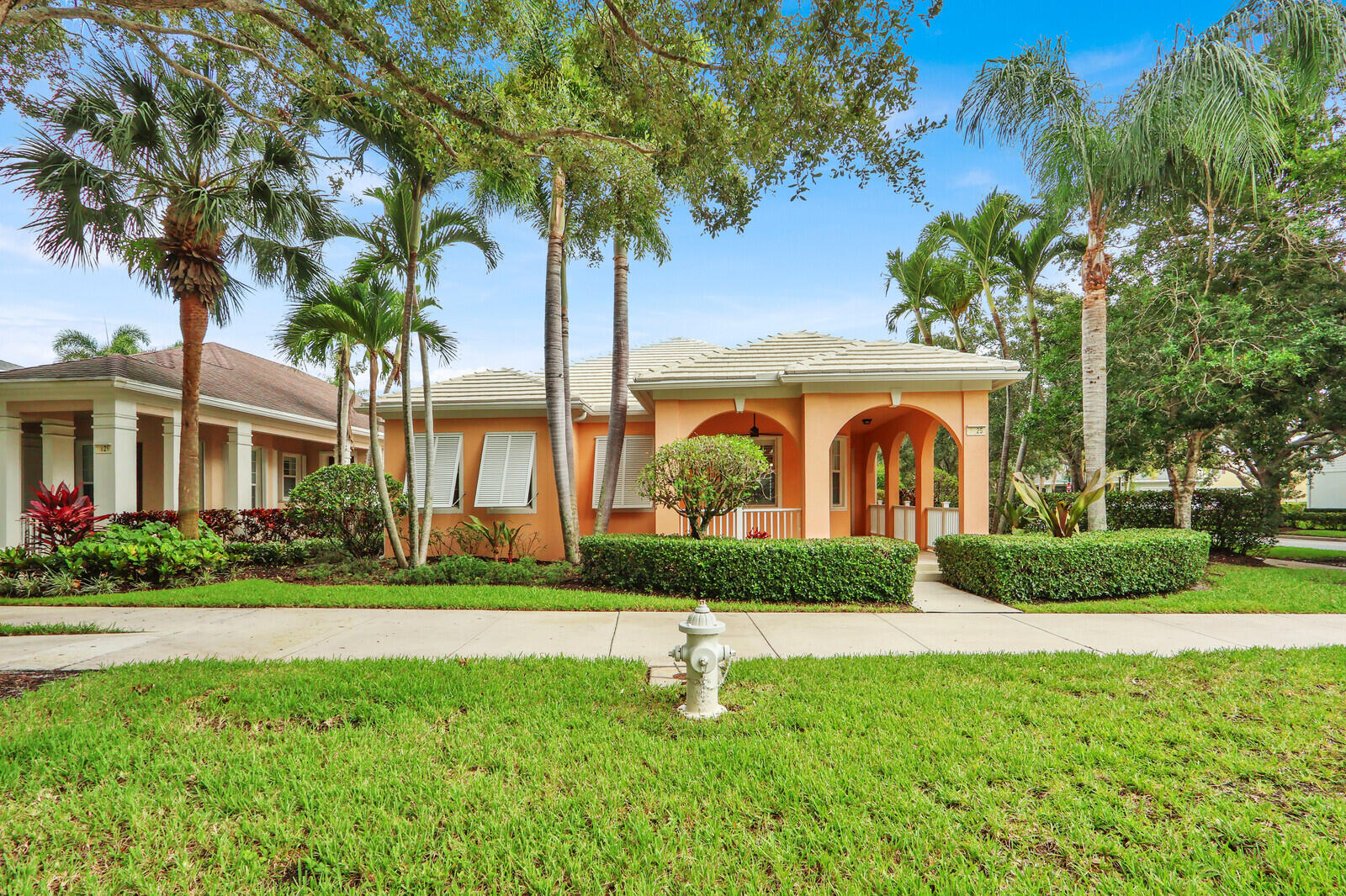1825 Dakota Drive