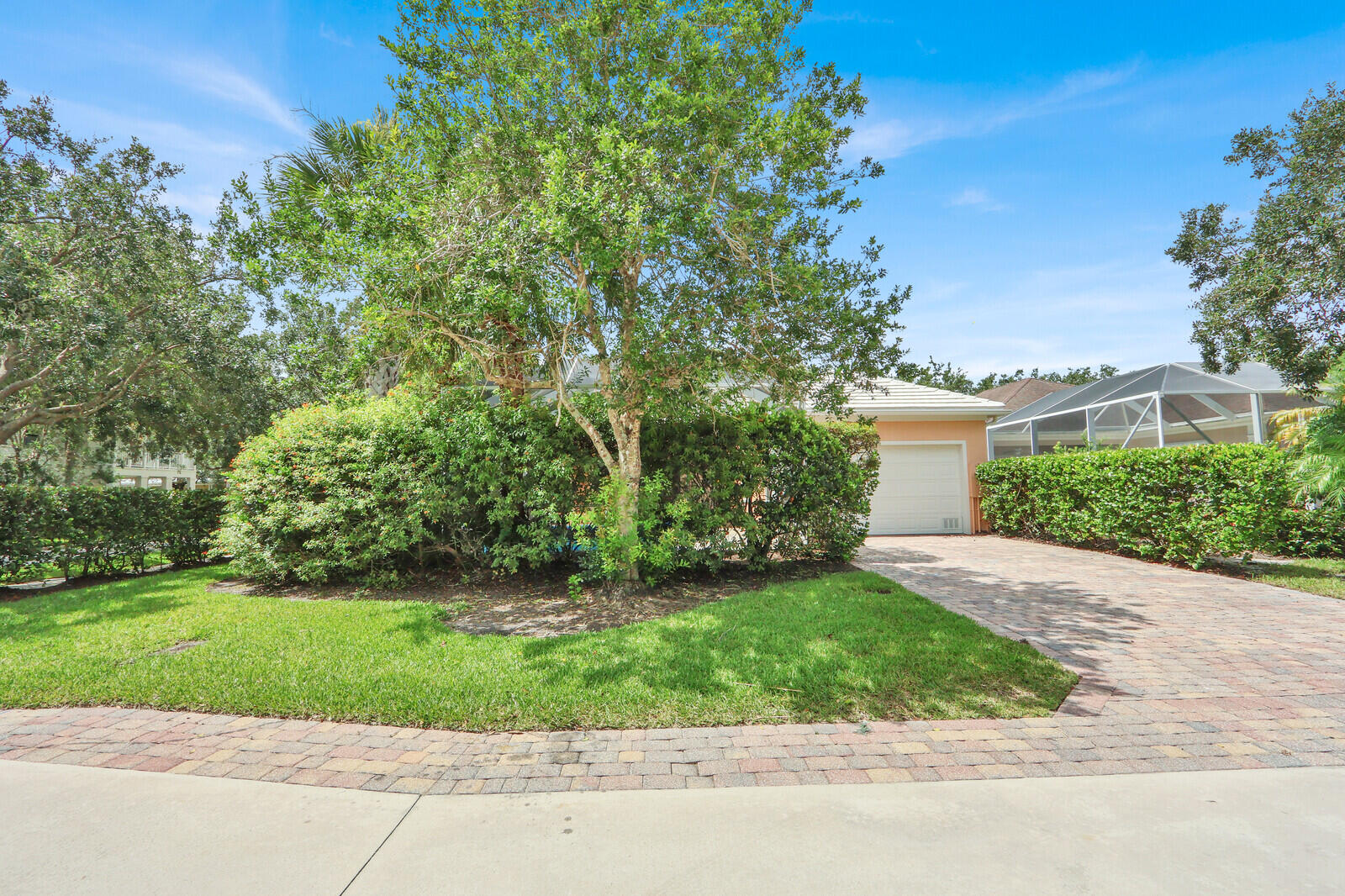 1825 Dakota Drive