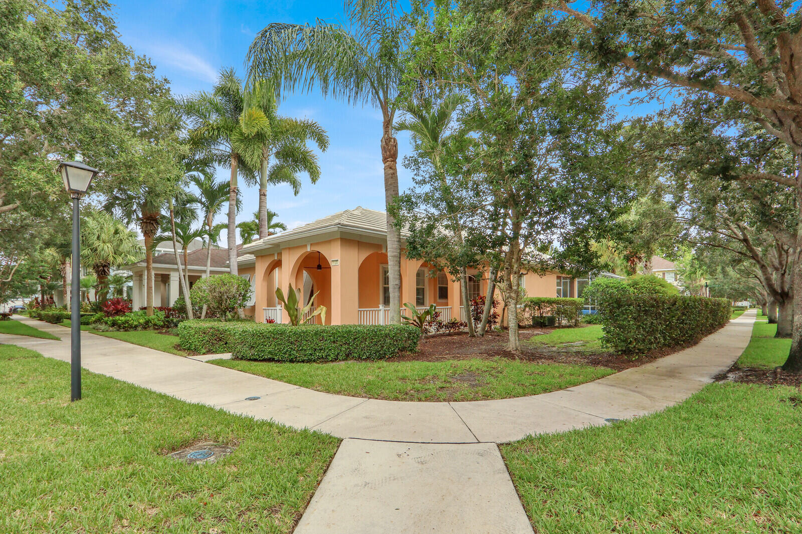 1825 Dakota Drive
