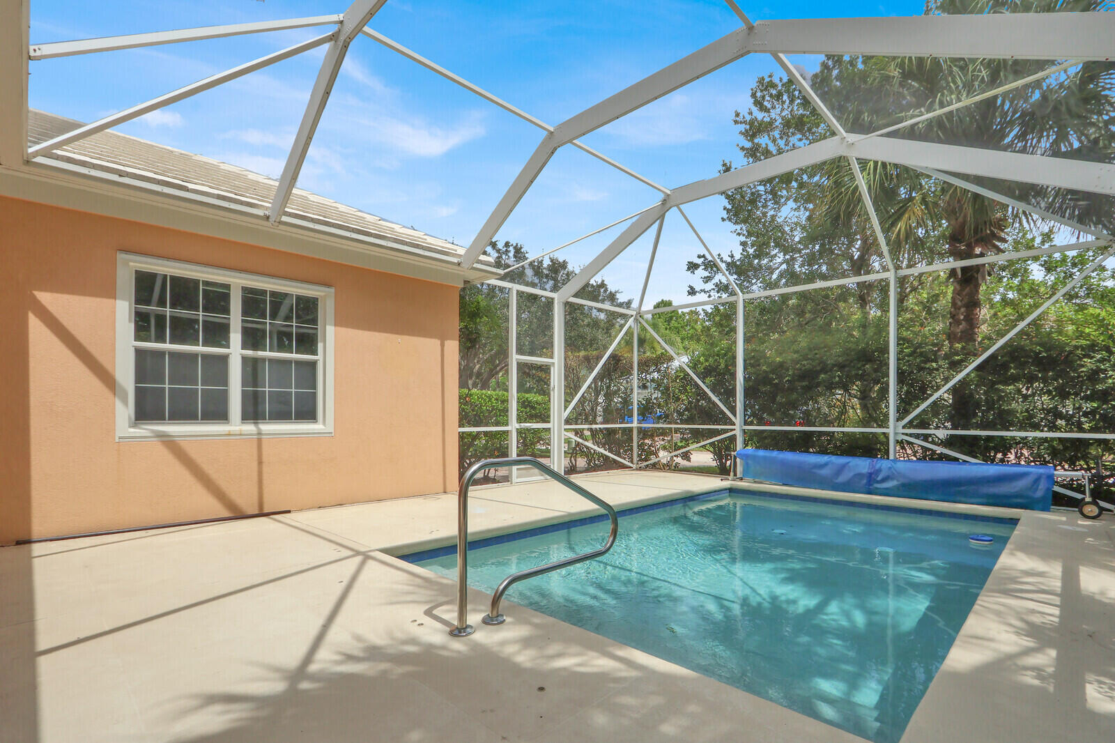 1825 Dakota Drive
