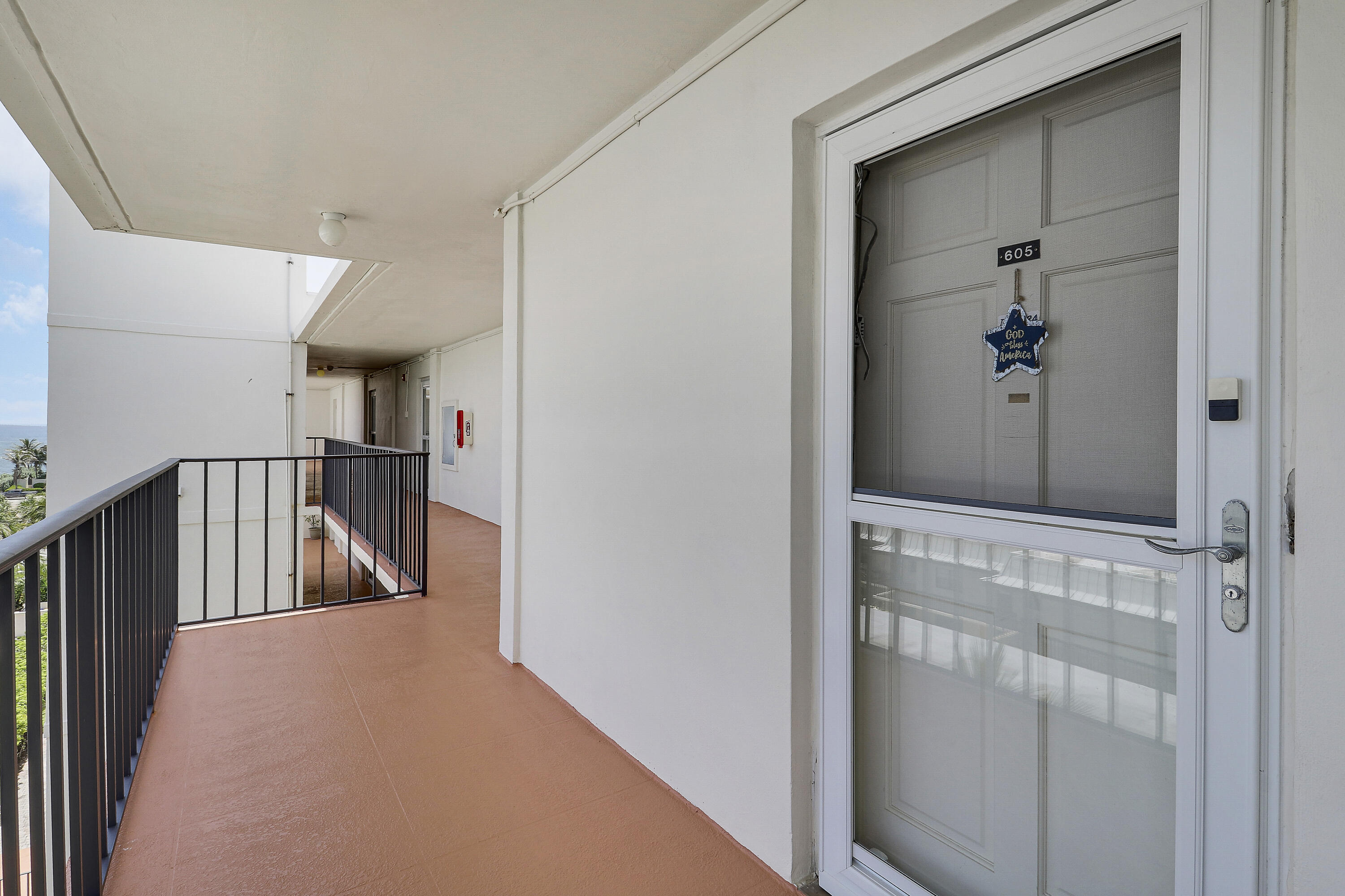 225 S Beach Road 605