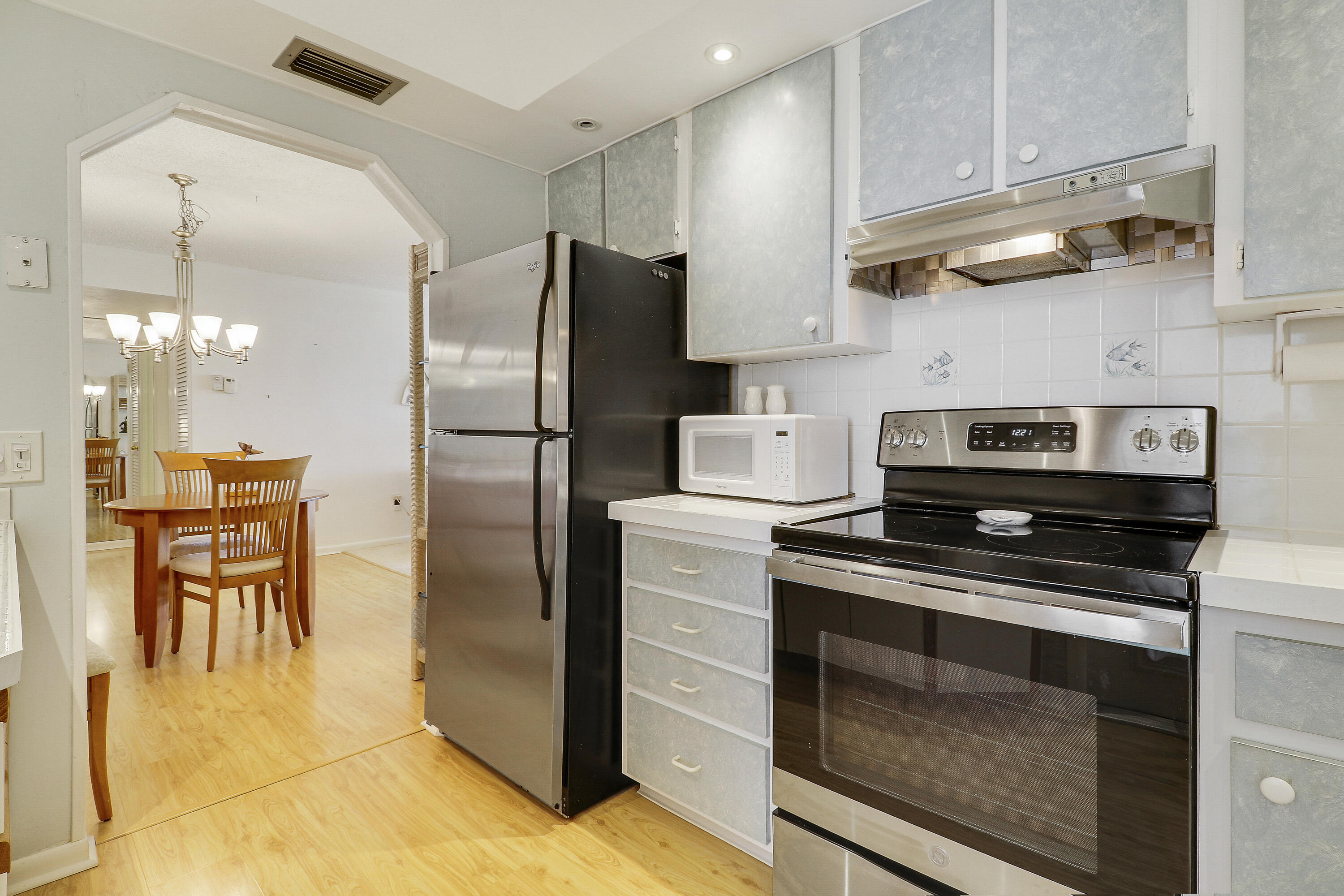 225 S Beach Road 605