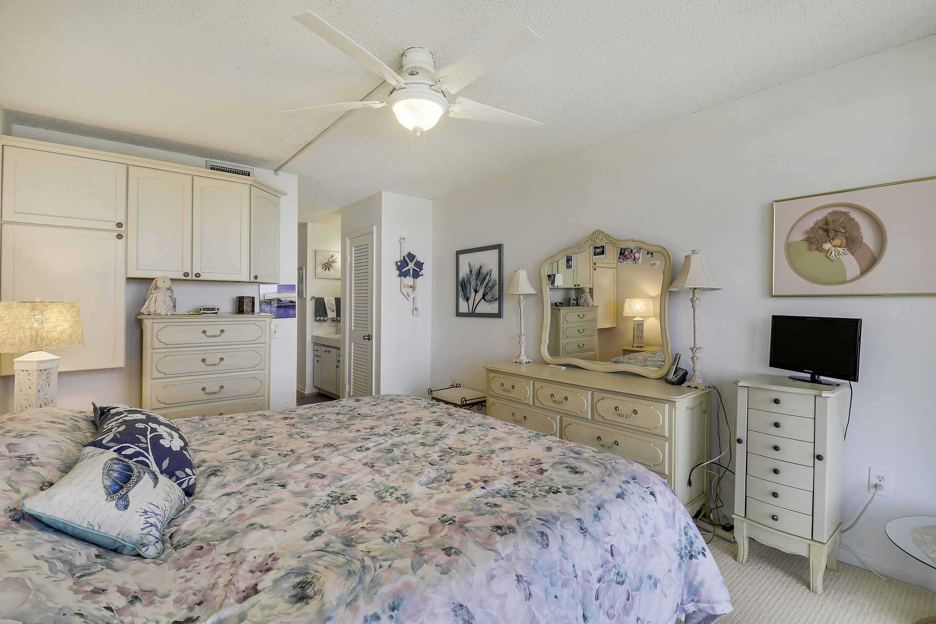 225 S Beach Road 605