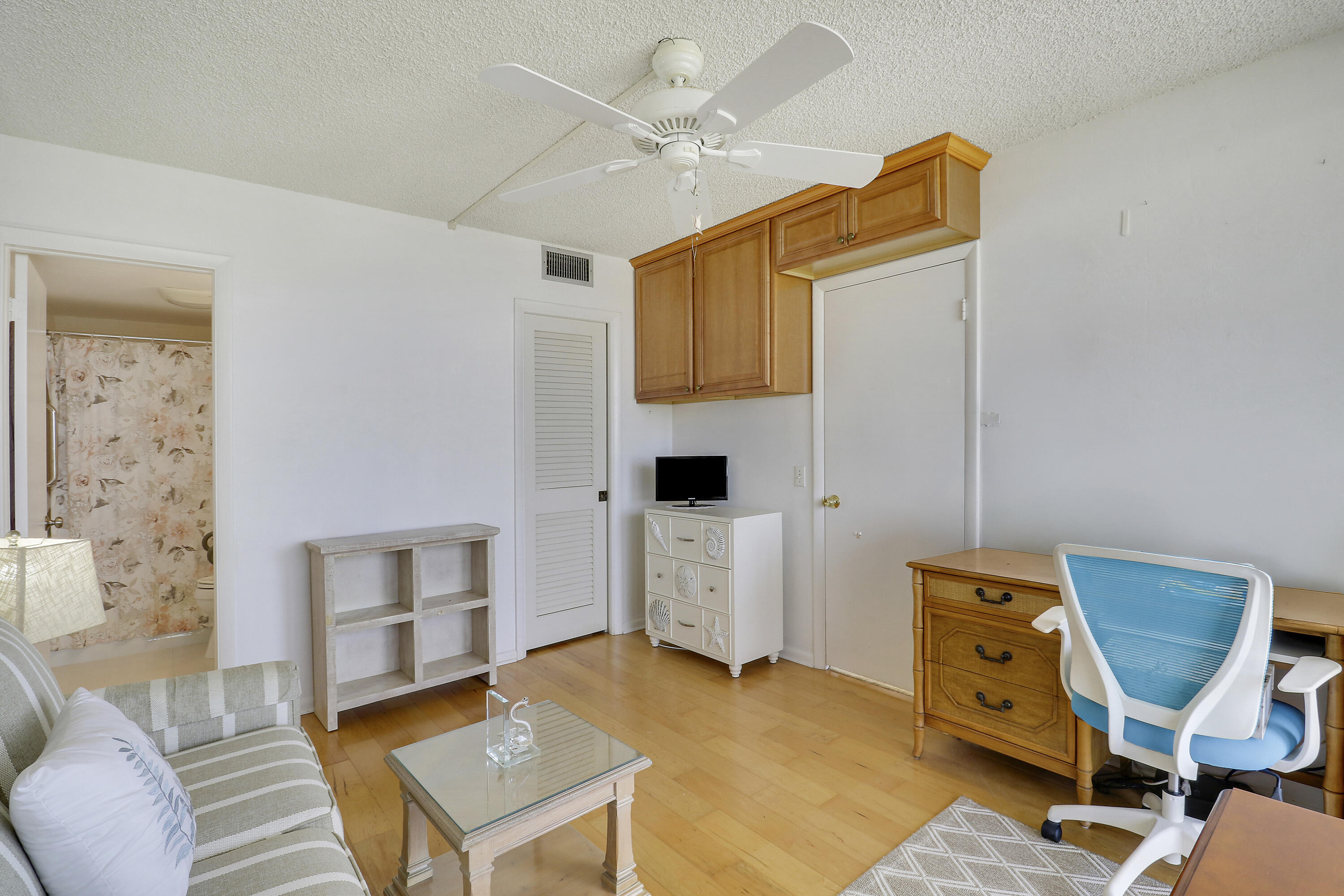 225 S Beach Road 605