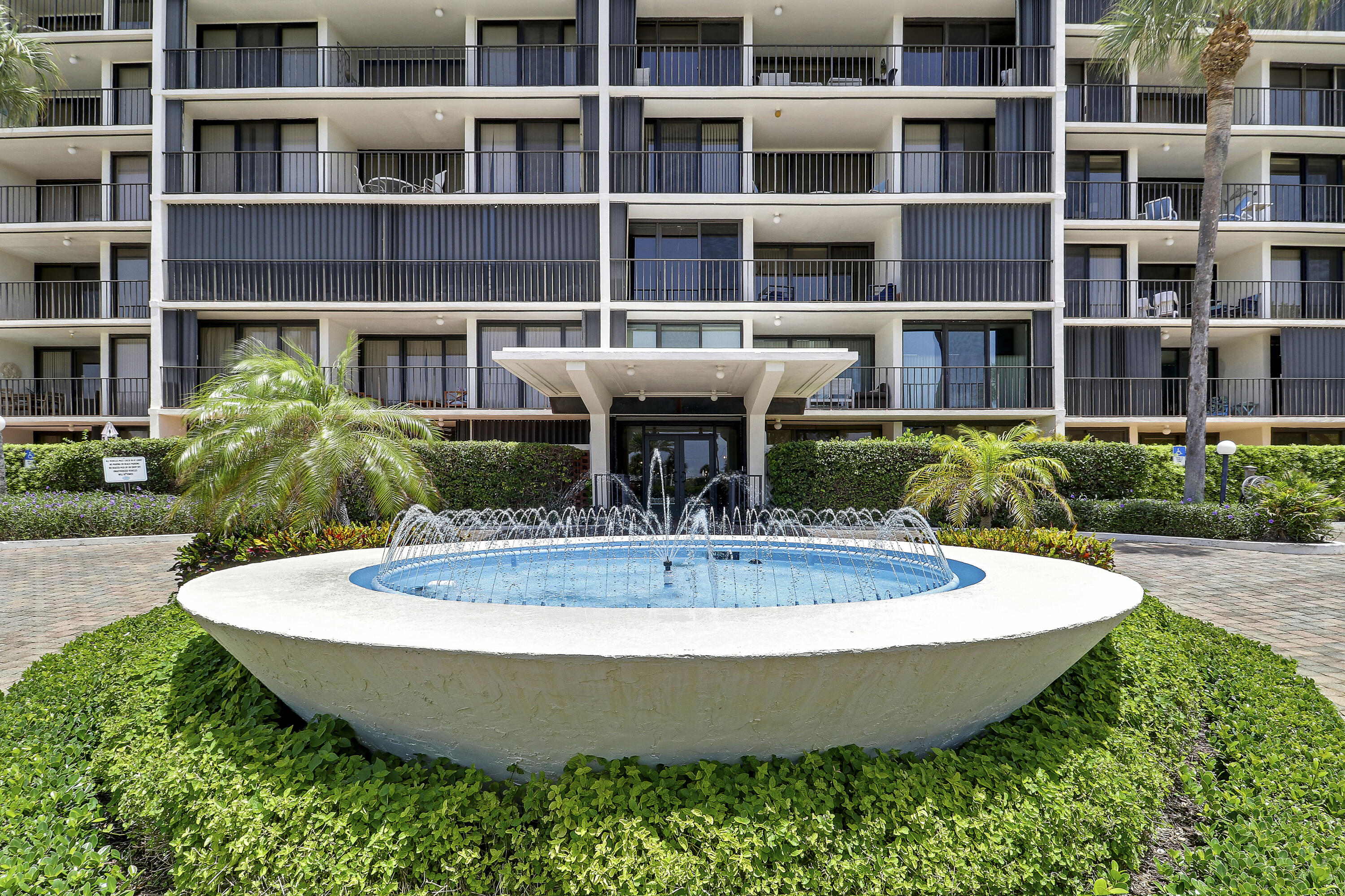 225 S Beach Road 605