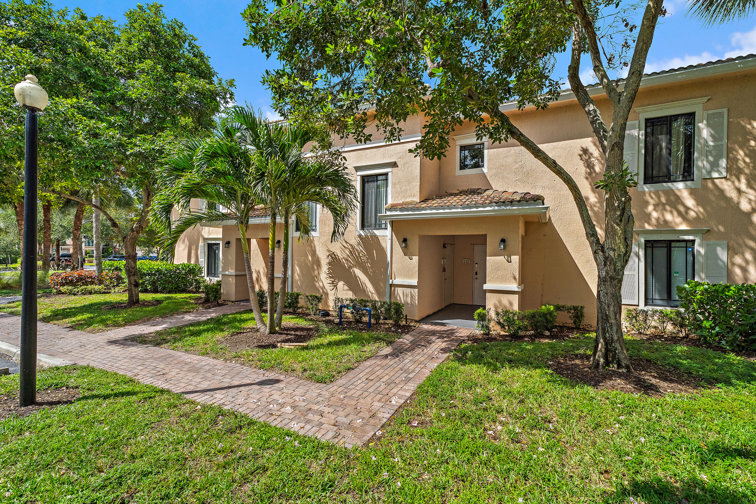 2807 VERONIA Drive 108