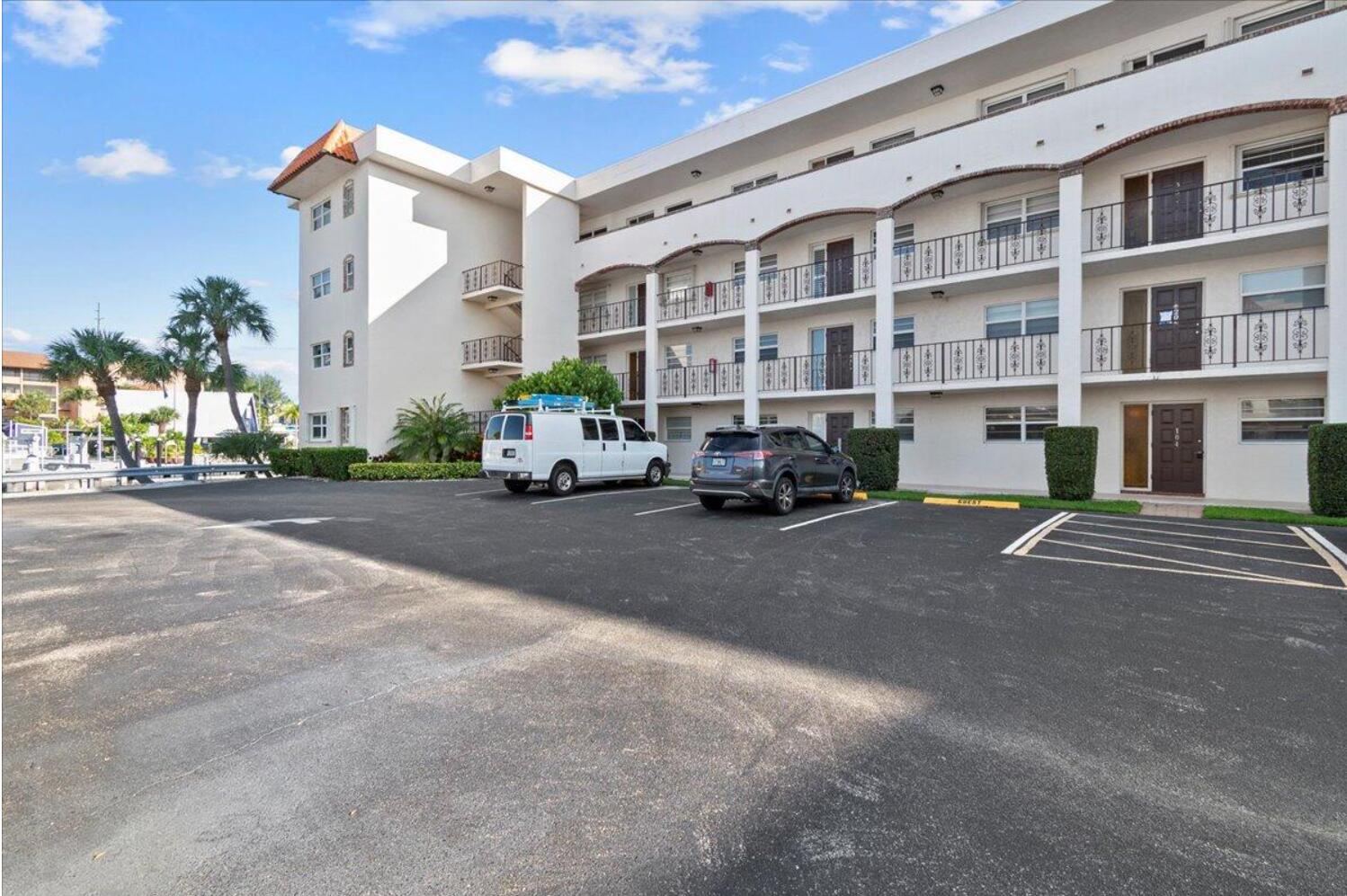 20 YACHT CLUB Drive 104