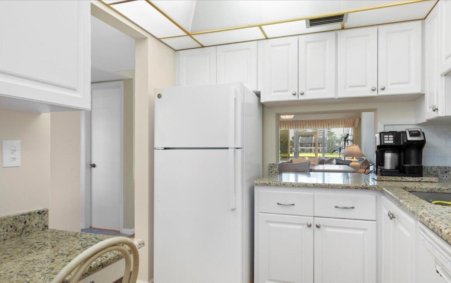 20 YACHT CLUB Drive 104