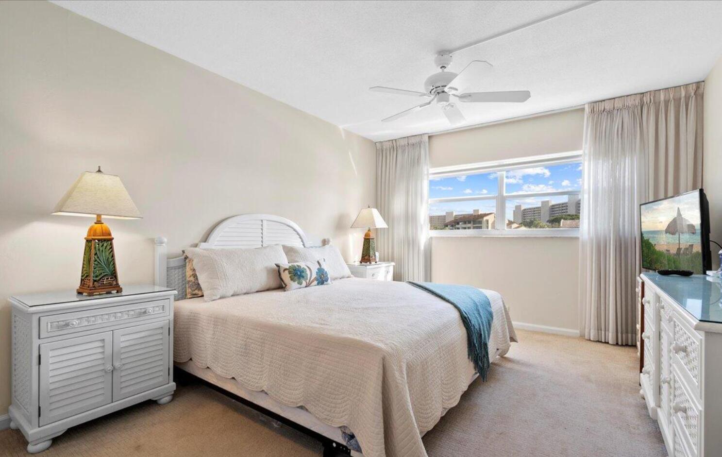 20 YACHT CLUB Drive 104